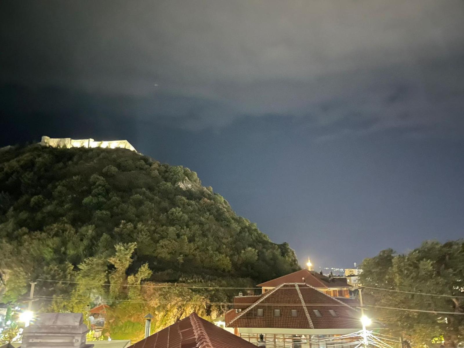 الشقق الفندقية بريزرنفي  Deni House المظهر الخارجي الصورة
