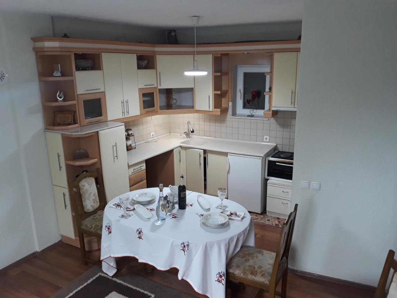 الشقق الفندقية بريزرنفي  Deni House المظهر الخارجي الصورة